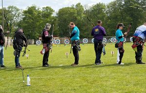 Les archers sur le pas de tir
