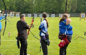 Les archers sur le pas de tir